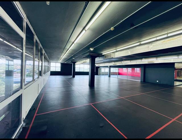 2,999M² RETAIL TO LET IN HALFWAY HOUSE
